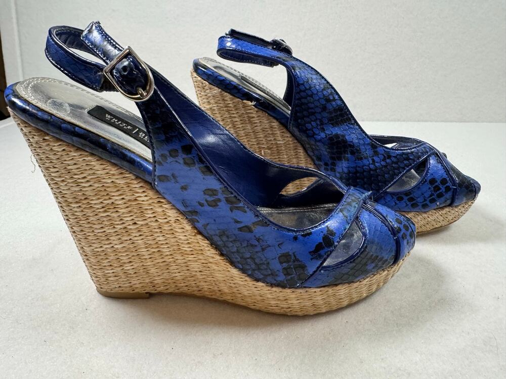 White House Black Market WHBM Sophie Blue Faux Snakeskin Wedge 4.5" Sandals 6.5M